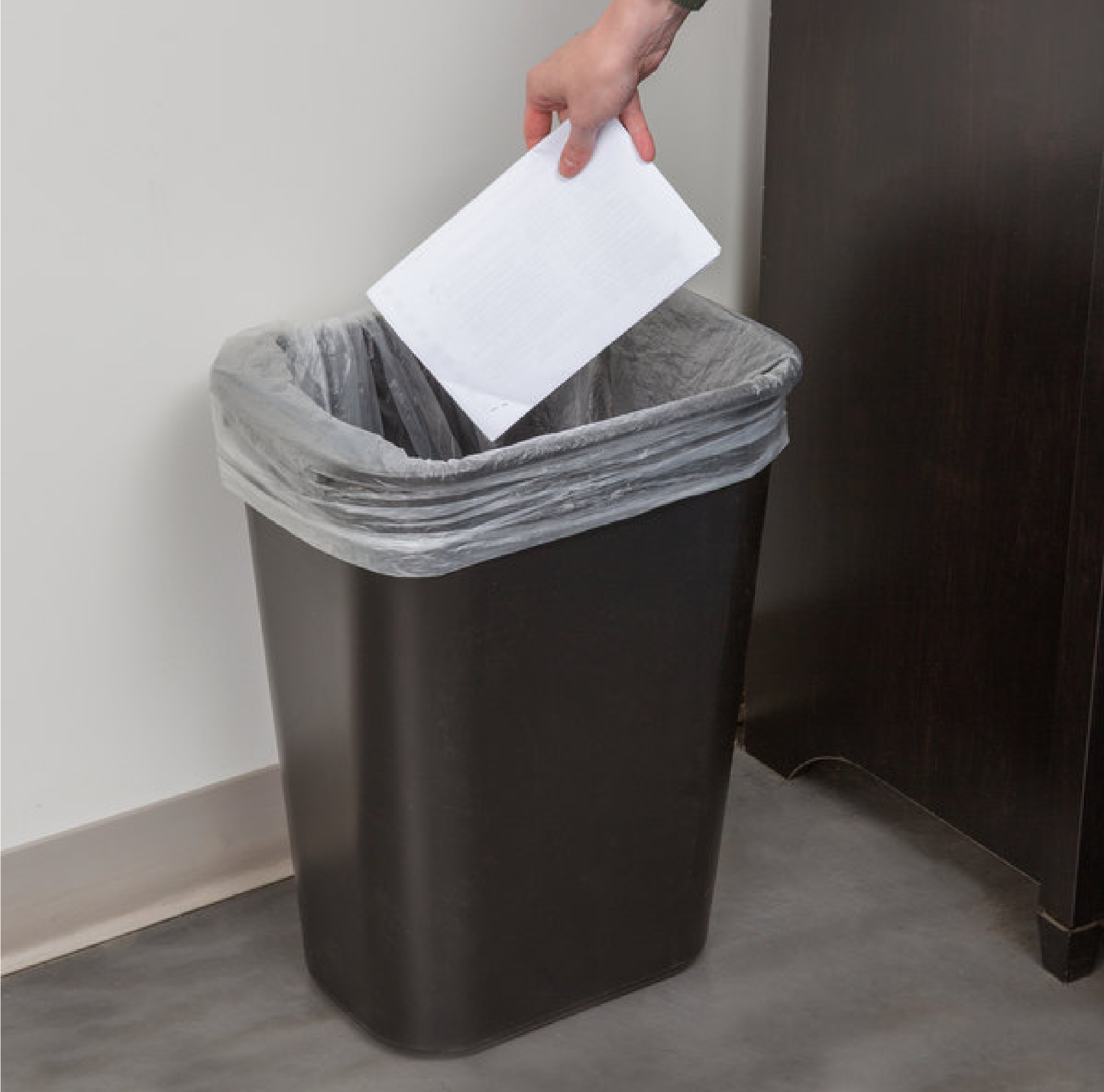CESTO DE BASURA PARA ESCRITORIO RCP® GRANDE, 41 QT